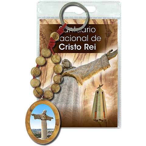 Portachiavi Cristo Rei con decina in ulivo e preghiera in portoghese